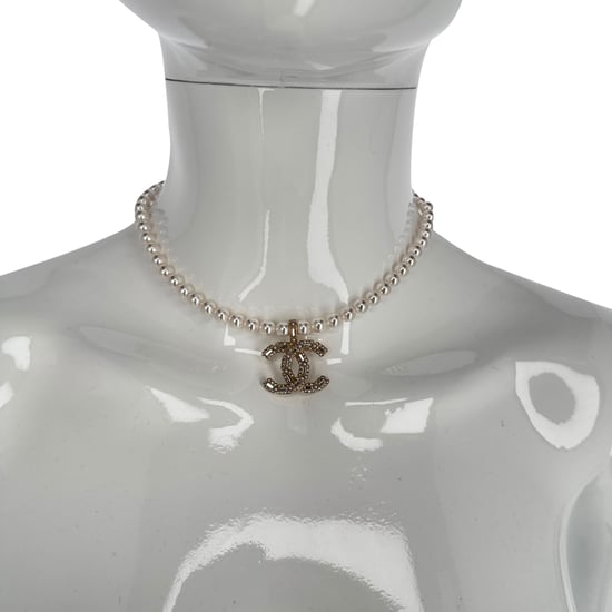Chanel CC Embellished Pearl Necklace in Gold Strass - Image 2