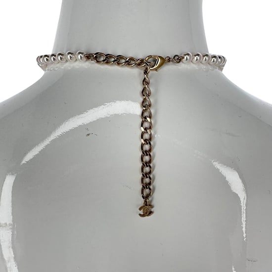 Chanel CC Embellished Pearl Necklace in Gold Strass - Image 4