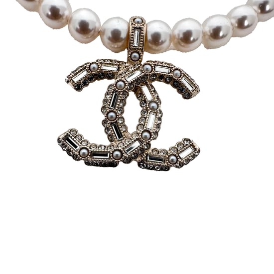 Chanel CC Embellished Pearl Necklace in Gold Strass - Image 6