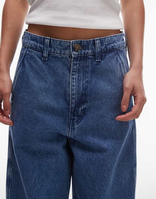 ARKET Endive barrel leg jeans in seam detail in light wash blue - Image 4
