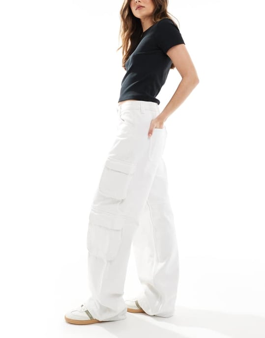 Dr Denim Donna multi cargo avslappnad passform vid raka jeans i vitt - Image 2
