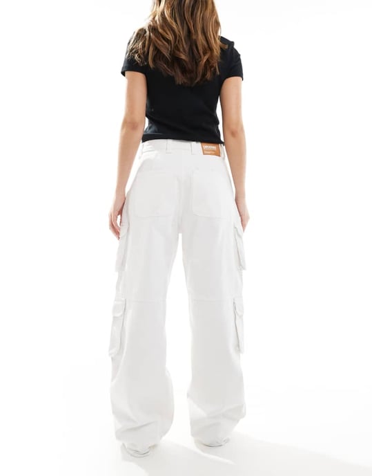 Dr Denim Donna multi cargo avslappnad passform vid raka jeans i vitt - Image 3
