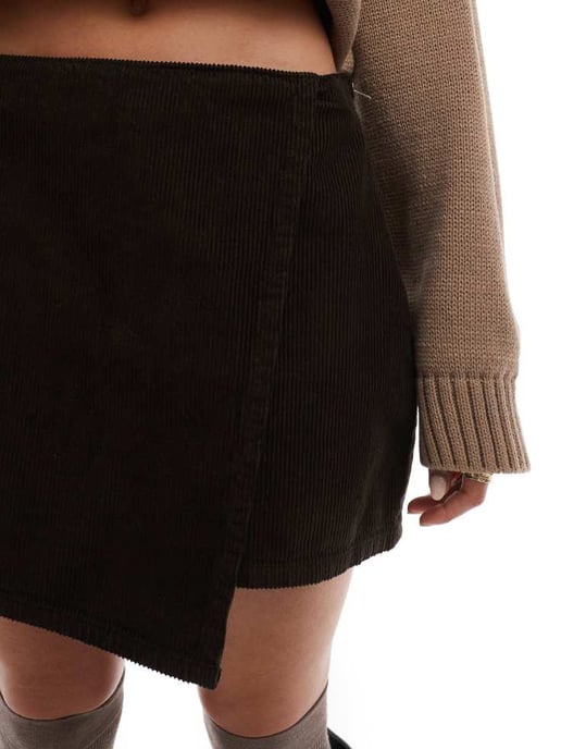 Miss Selfridge chokladbrun wrapdetaljade kord kjolshorts - Image 4