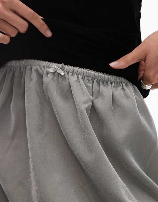 Topshop sammet mini kjol i silver salvia med svart spetsdetalj - Image 3