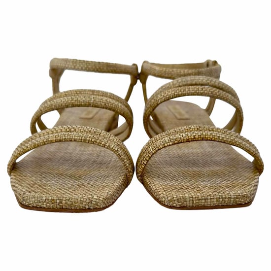 Cult Gaia platte sandalen met enkelbandje in beige raffia - Image 2