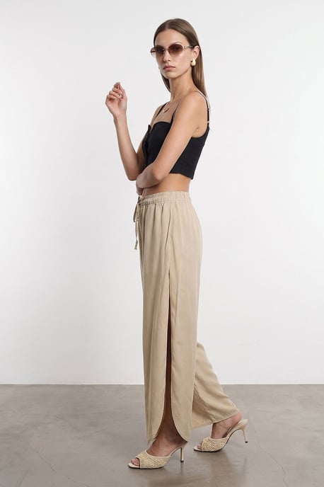 Women's Tencel Wide-Leg Crepe Trousers With Slit - Image 4