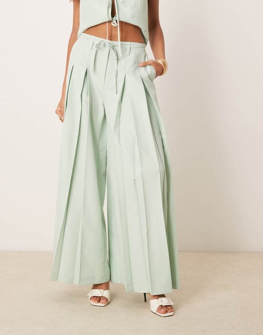 ASOS DESIGN skräddarsydda ultra vida byxor med veckdetalj i pistagegrön - Image 3