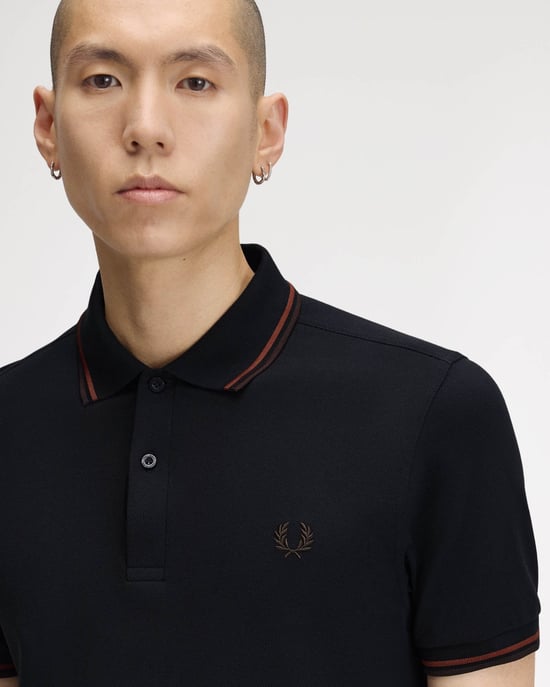 Regular Fit Short Sleeve Logo Detail Polo Shirt in Black - Image 3
