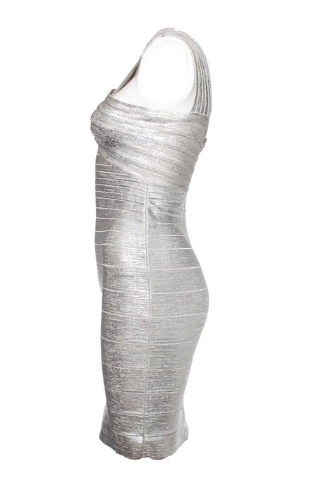 Herve Leger by Max Azria, silverfärgad off shoulder-klänning med bodycon-motiv - Image 2