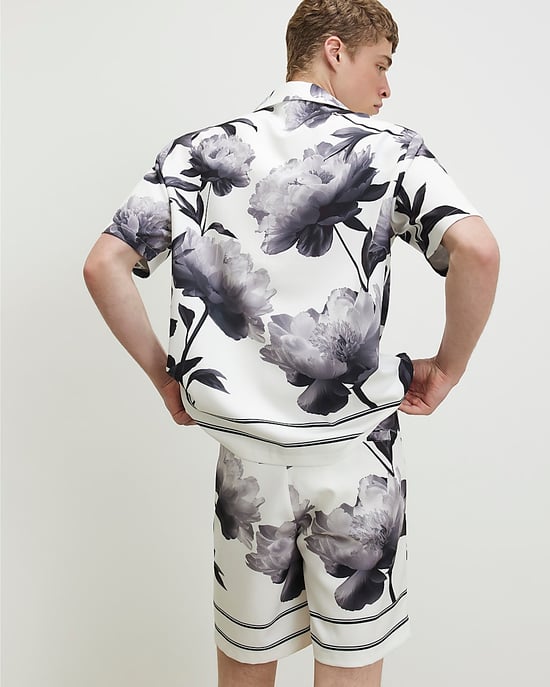 River Island Mens Shorts White Floral Pull On Elasticated - Image 3