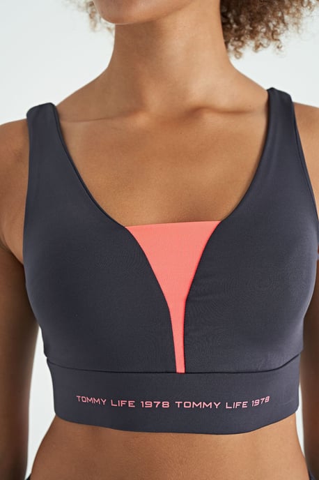 Women's Color-Blocked Sleeveless Crop Sports Top - Image 4