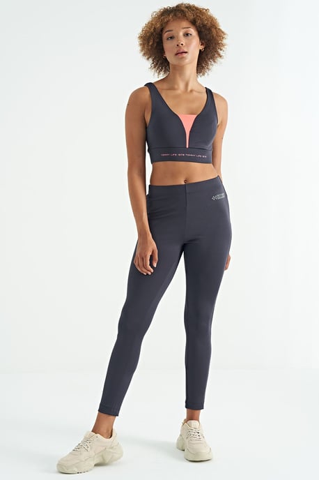 Women's Color-Blocked Sleeveless Crop Sports Top - Image 5