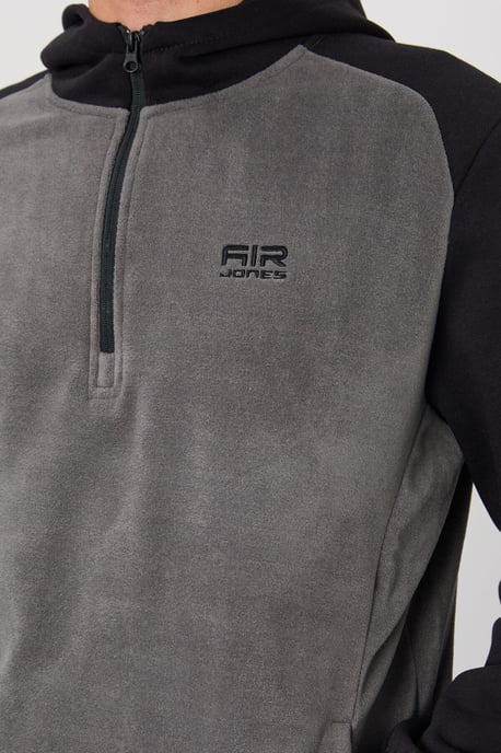 Men's Color-Blocked Half-Zip Plush Sweatshirt - Image 3