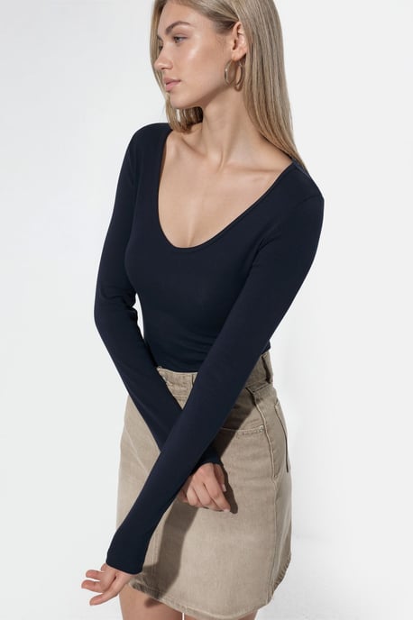 Fitted V-Neck Long Sleeve Blouse - Image 2