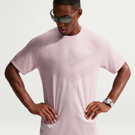 Men's Nike Stride Crew Neck Short Sleeve Jersey Competition T-Shirt in Silt Red/(Ref - Image 1