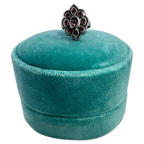 Gucci Red Crystal-Embellished Flower Ring in Silver Metal - Image 3