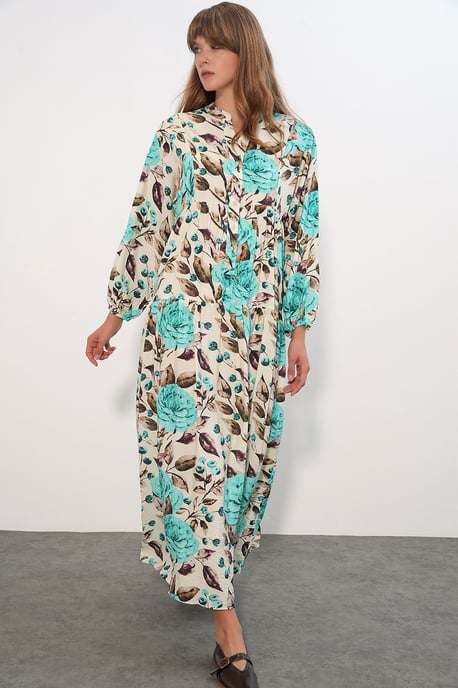 Floral Maxi Dress With Mandarin Collar - Image 4
