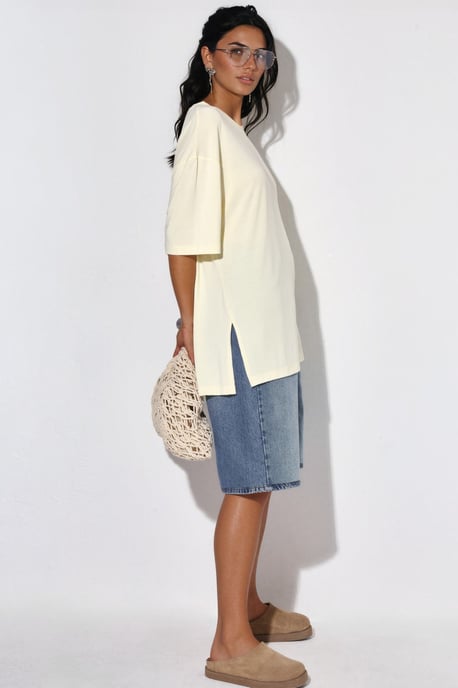 T-shirt met korte mouwen en slitsdetails op de ronde hals - Image 2