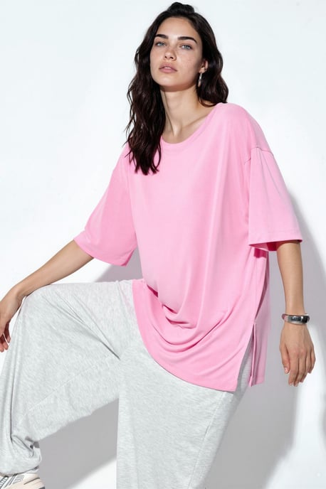 T-shirt met korte mouwen en slitsdetails op de ronde hals - Image 2