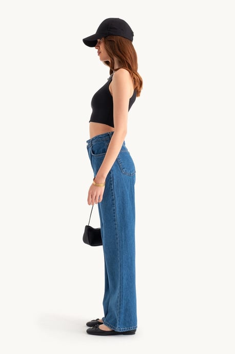 High-Waist Straight-Leg Jeans - Image 4