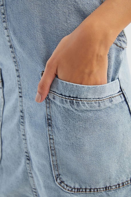 Denim Pinafore Mini Klänning med Fickdetalj - Image 4