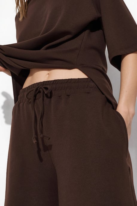 Mid-Waist Drawstring Sweat Shorts - Image 4