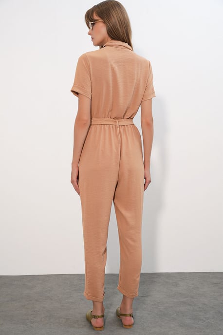 Effen Geweven Jumpsuit met Kraag en Strikdetail - Image 6