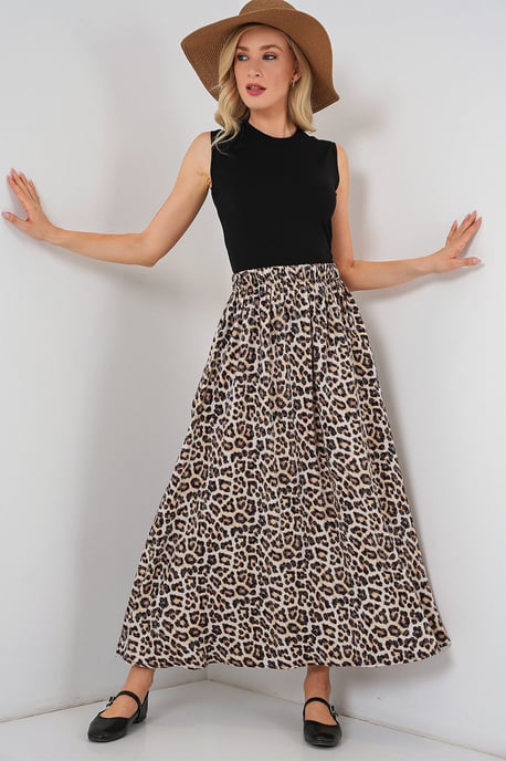 Maxi Skirt with Elastic Waist - Image 1