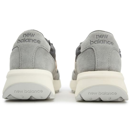 New Balance 370 Trainers - Image 3