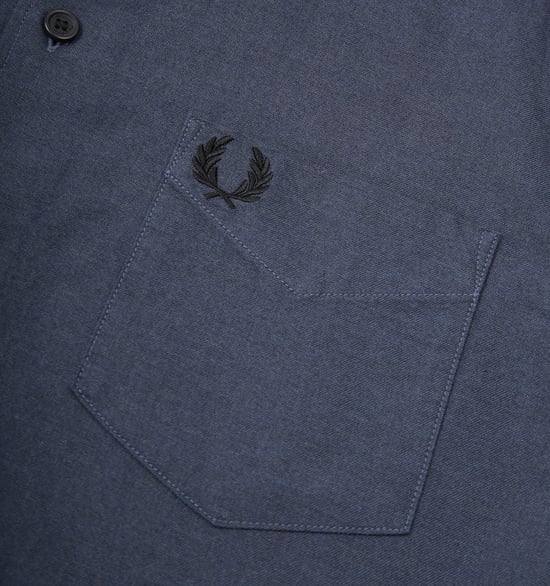Men's Fred Perry Pocket Detail Oxford Short Sleeve Shirt in Navy - Image 5