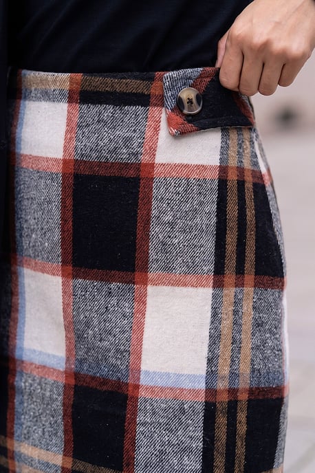 Button Tab Brush Check Skirt - Image 4