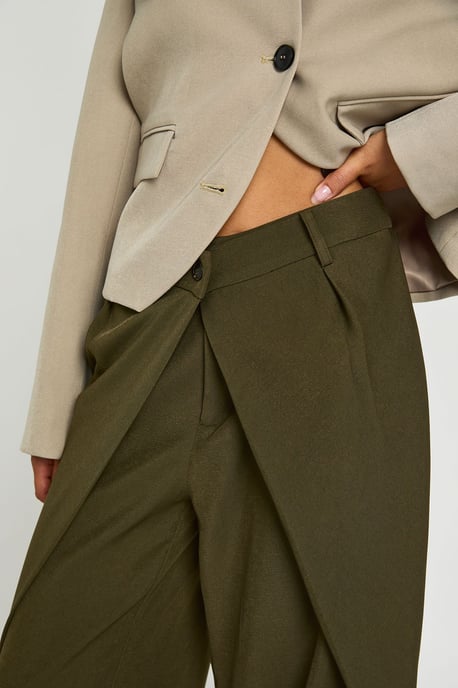 Wrap Pleat Detail Barrel Leg Trousers - Image 4