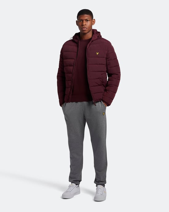 Lyle & Scott Bomull Merino Crew Neck Jumper i Burgundy - Image 2