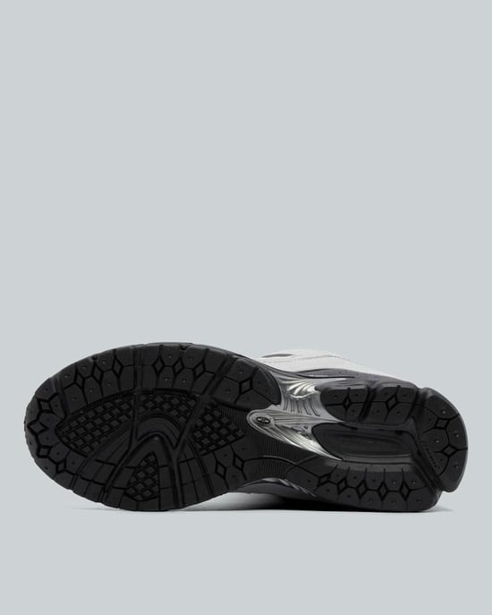 2002R Trainer - Image 4