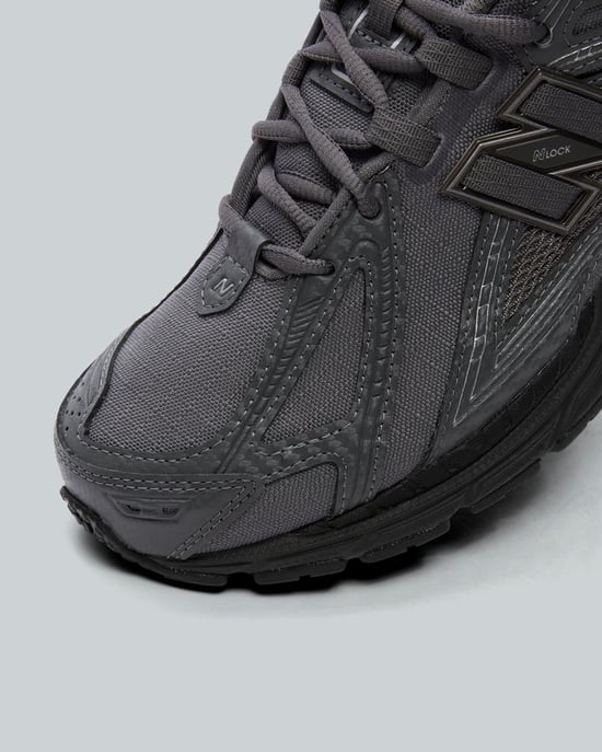 1906R Trainer - Image 5