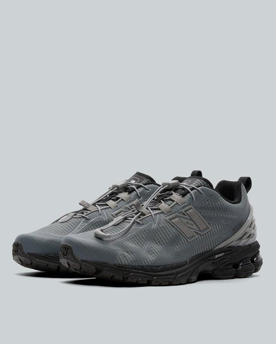 1906R Trainer - Image 2