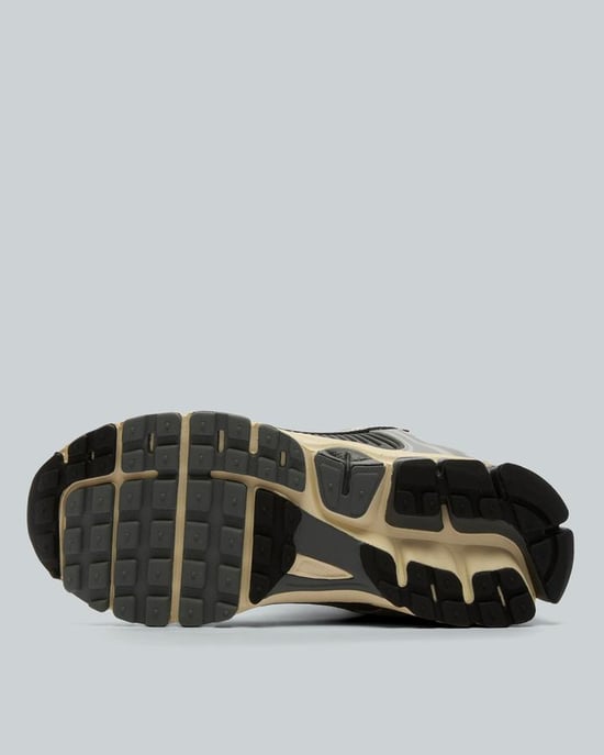 Junior Zoom Vomero 5 Trainer - Image 5