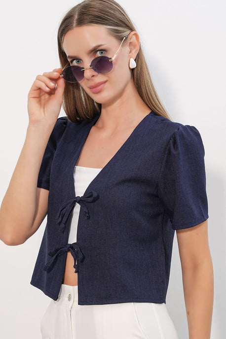Textured V-Neck Linen Blend Crop Top - Image 3