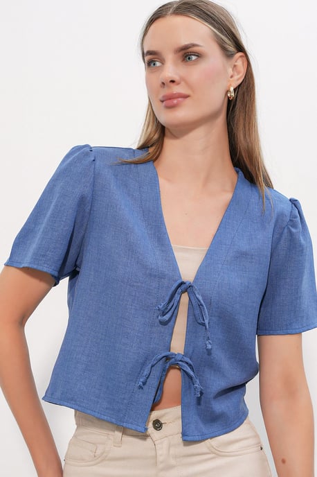 Textured V-Neck Linen Blend Crop Top - Image 3