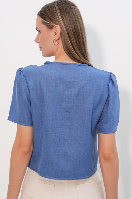 Textured V-Neck Linen Blend Crop Top - Image 6