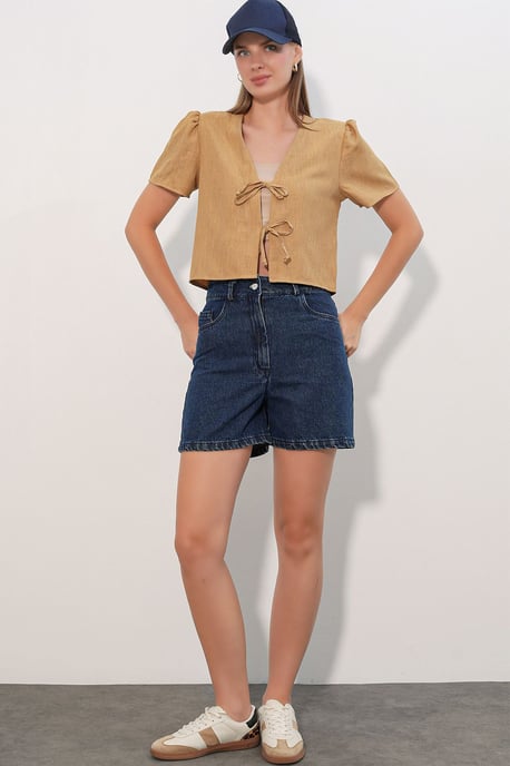 Textured V-Neck Linen Blend Crop Top - Image 2