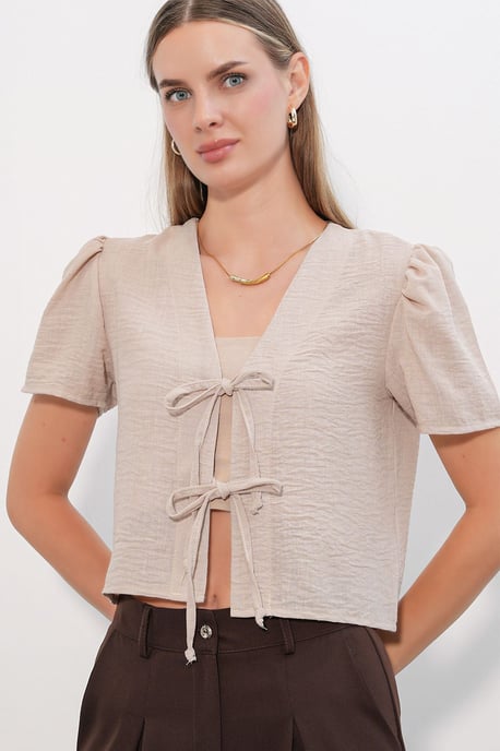 Textured V-Neck Linen Blend Crop Top - Image 4