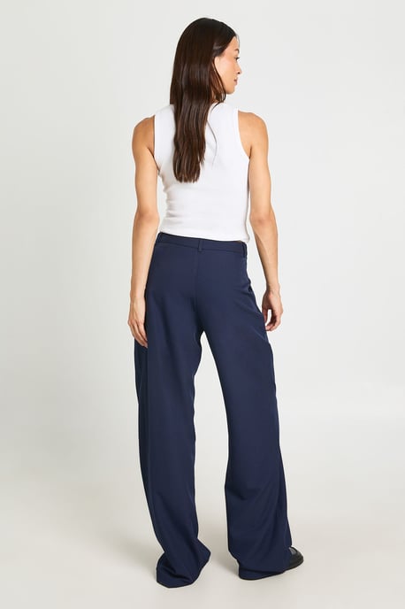 Tall Boohoo Basics Tailored Wide Leg Trouser - Image 2
