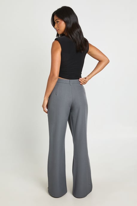 Petite Boohoo Basics Tailored Flare Trouser - Image 2