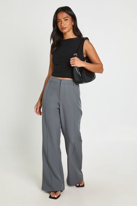 Petite Boohoo Basics Tailored Flare Trouser - Image 3