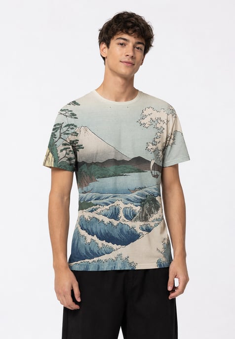 Sea of Satta T-Shirt mit beidseitigem Vollflächendruck - Image 2