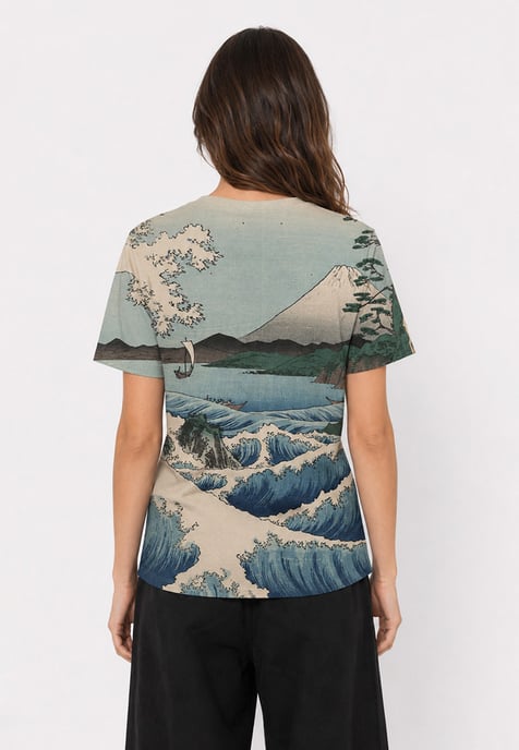 Sea of Satta T-Shirt mit beidseitigem Vollflächendruck - Image 5