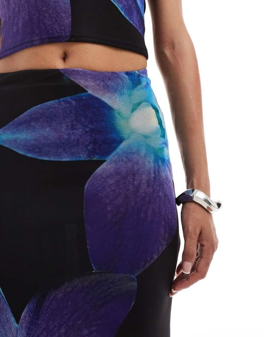 Kaiia exclusive mesh column maxi skirt co-ord in black and blue flower print - Image 3