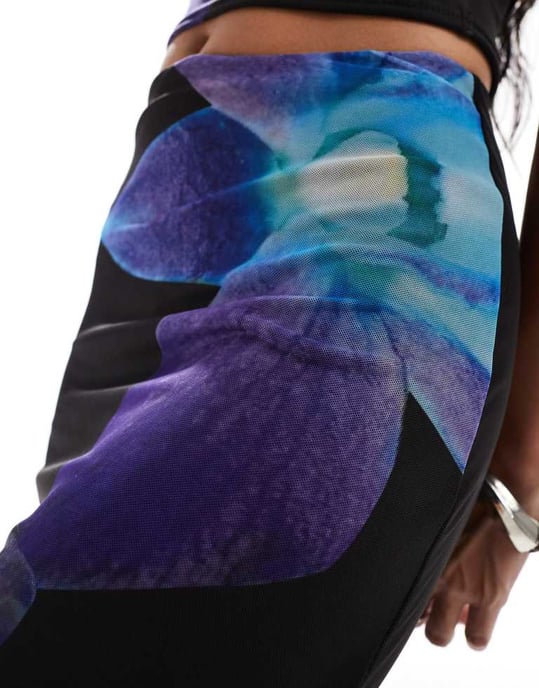 Kaiia exclusive mesh column maxi skirt co-ord in black and blue flower print - Image 4