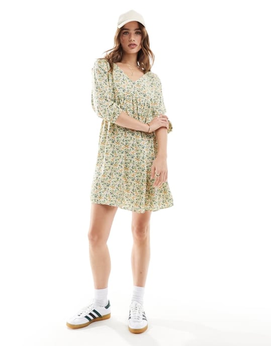 JDY v neck mini smock dress in green ditsy floral print - Image 3